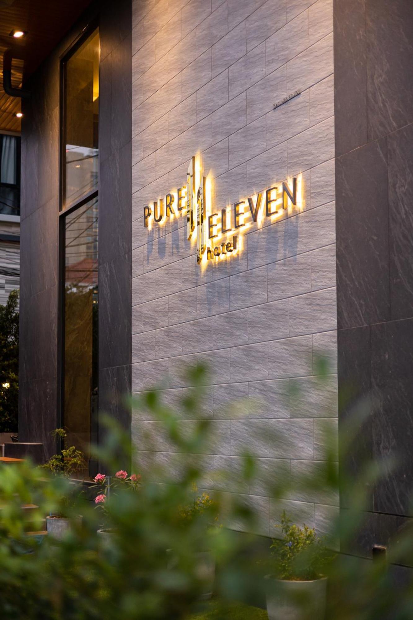 Pure Eleven Hotel Bangkok Makkasan Exterior photo