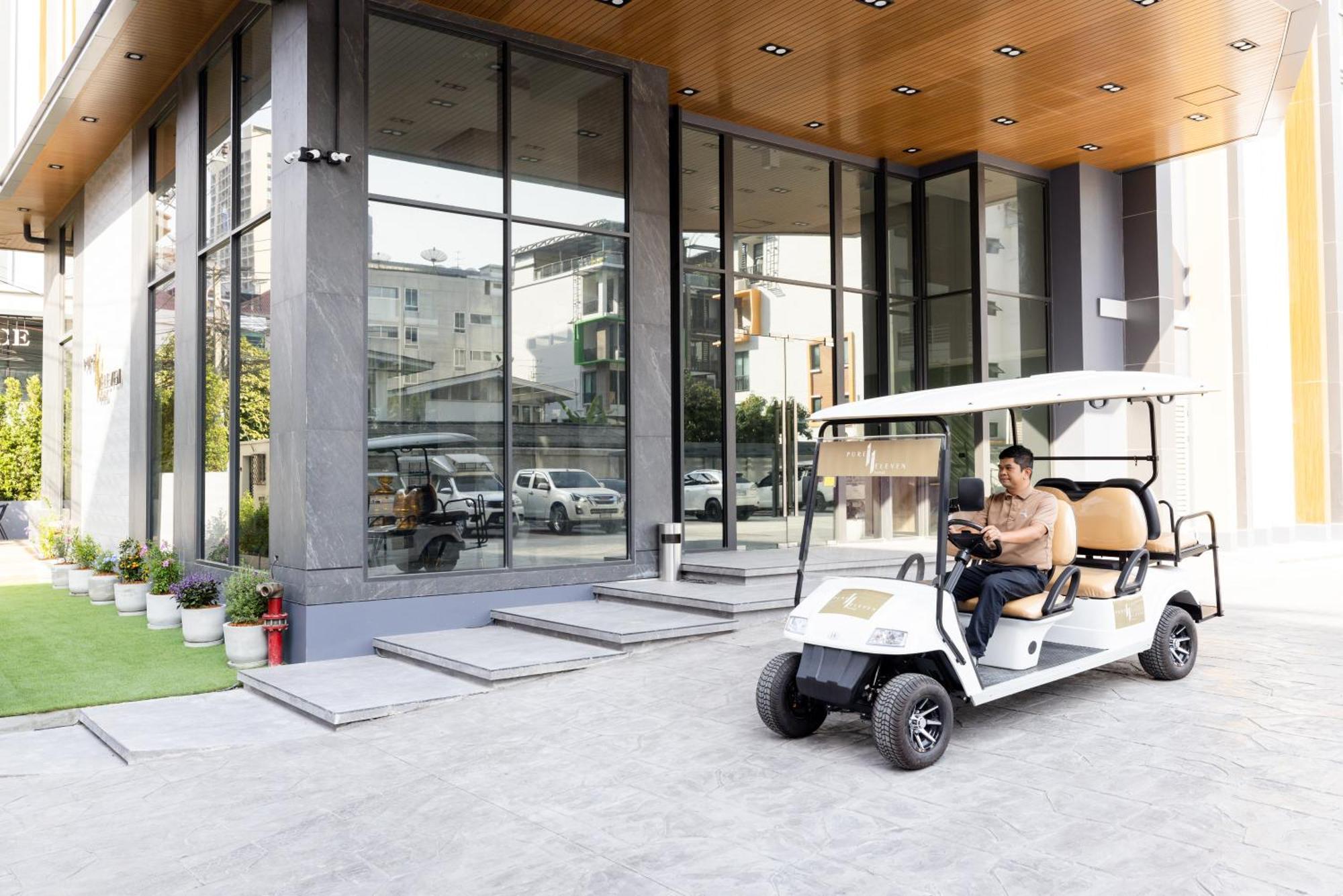 Pure Eleven Hotel Bangkok Makkasan Exterior photo