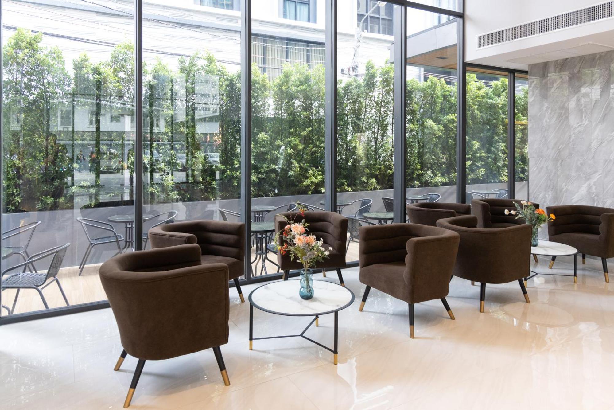 Pure Eleven Hotel Bangkok Makkasan Exterior photo