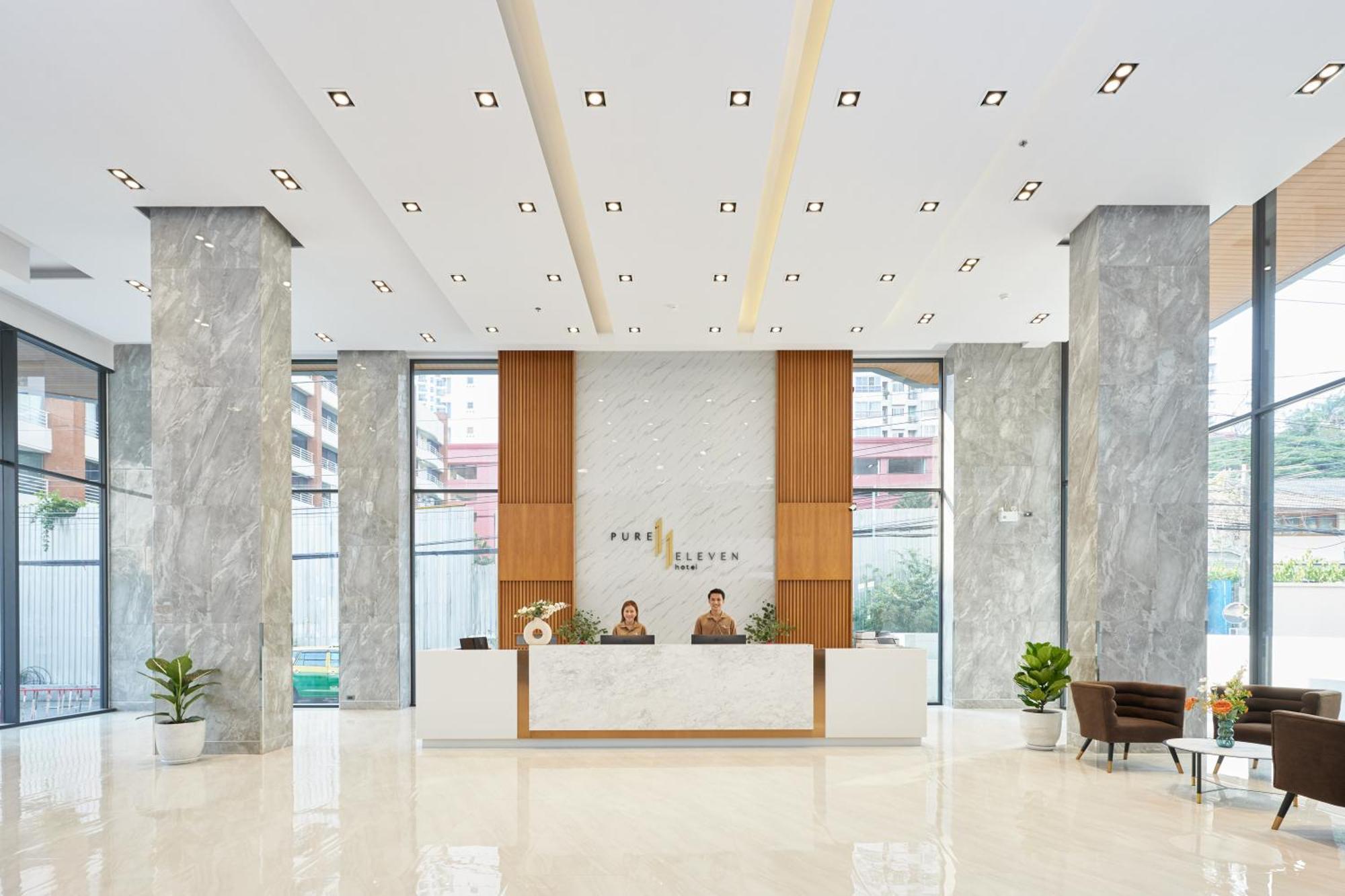 Pure Eleven Hotel Bangkok Makkasan Exterior photo